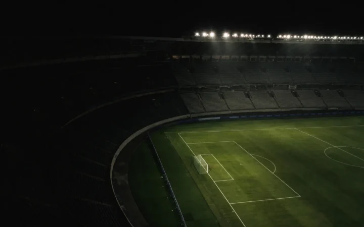 Nächtliches Stadion von oben