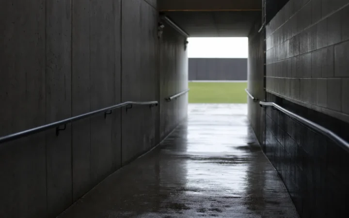 Spielertunnel mit Licht am Ende